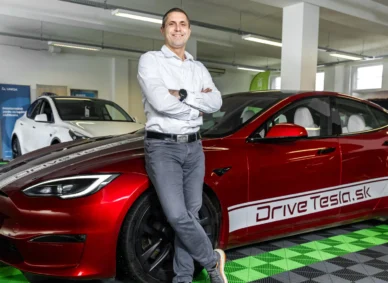 S Teslou začal svoj nový podnikateľský život
